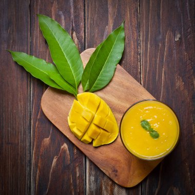 Mango taze meyve suyu
