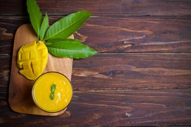 Mango taze meyve suyu