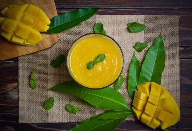 Mango taze meyve suyu