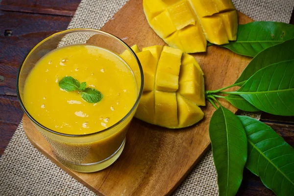 Mango taze meyve suyu