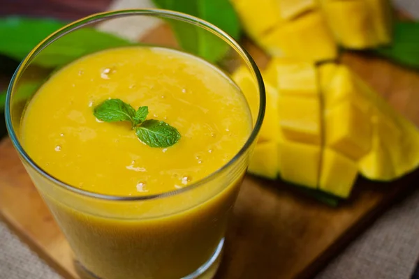 Sok z owoców mango — Zdjęcie stockowe