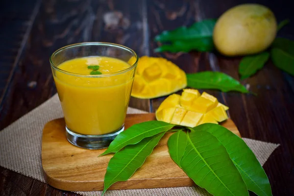 Mango taze meyve suyu
