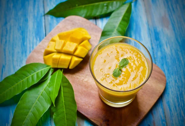 Mango fresh fruit juice — Stock Photo, Image