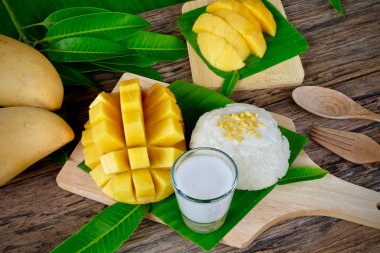 Mango ve Tayland gıda yapışkan pirinç tatlı