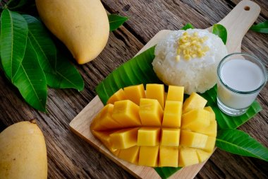 Mango ve Tayland gıda yapışkan pirinç tatlı 