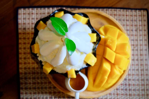 Bingsu ice dessert mango Korea food