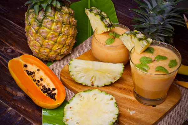 Ananas ve papaya suyu güler yüzlü gıda