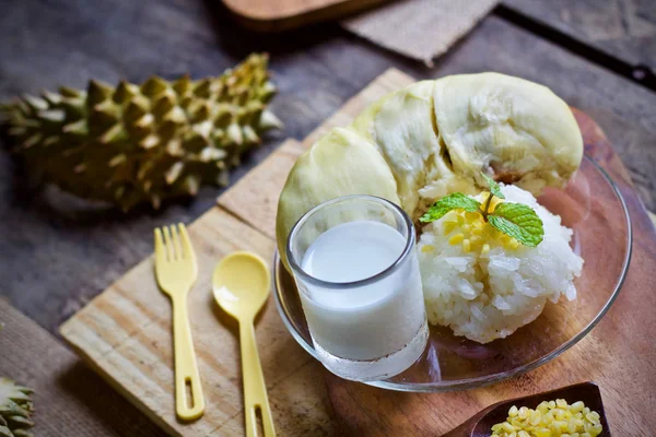 Durian ve Tayland gıda yapışkan pirinç tatlı