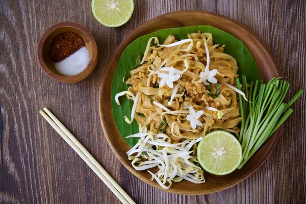 Pad Thai Med Ägg Populär Thailändsk Mat Stockbild