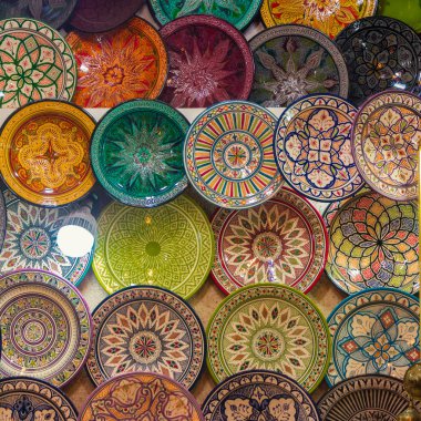 Etnik yemekler kümesi. Duvar çanak arka plan