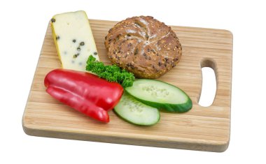 Kesme tahtası üzerinde sağlıklı vejetaryen yemek