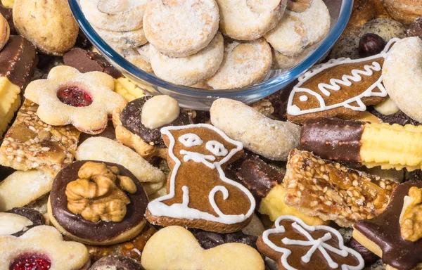 Primer plano de las tradicionales galletas de Navidad caseras —  Fotos de Stock