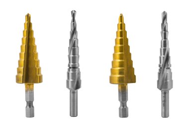 Konik adım matkap uçları beyaz arkaplanda izole edildi
