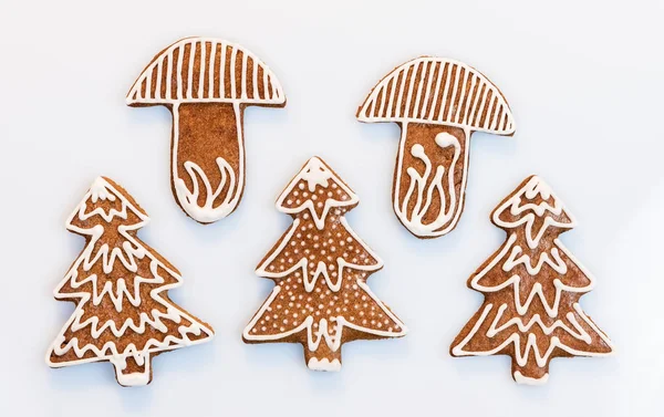 Ornate Christmas gingerbreads in tree or mushroom shape on white background — ストック写真