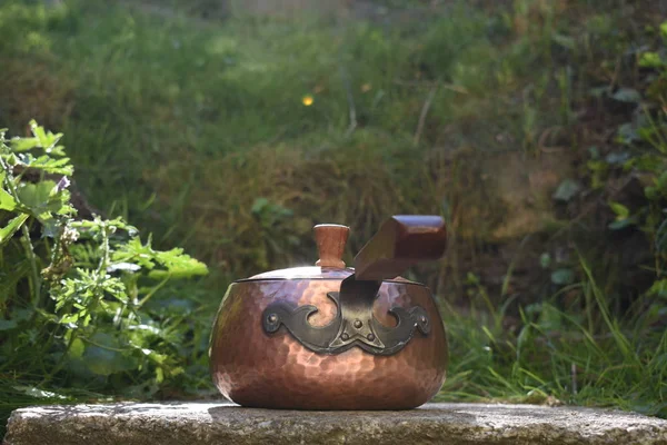 Old copper pot — Stock Photo, Image