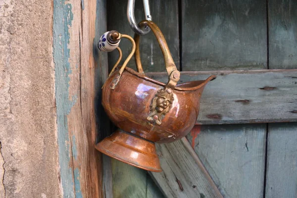 Eski bakır kül kutusu