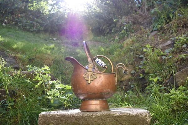 Eski bakır kül depo gözleri