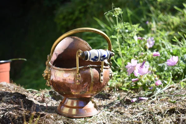 Eski bakır kül kutusu 