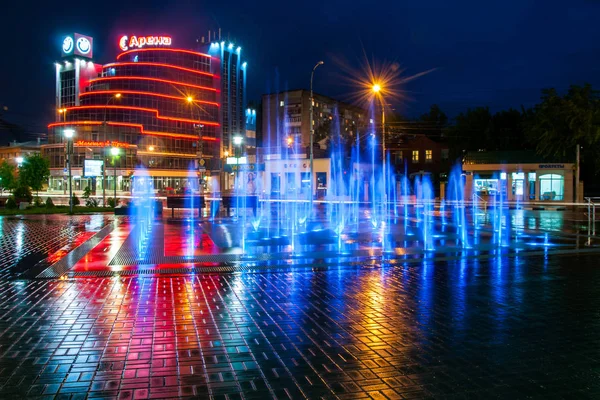 萨拉托夫喷泉在剧院 图库照片