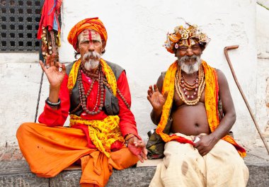 Pashup içinde nimet kutsal Sadhu erkekler geleneksel boyalı yüz,