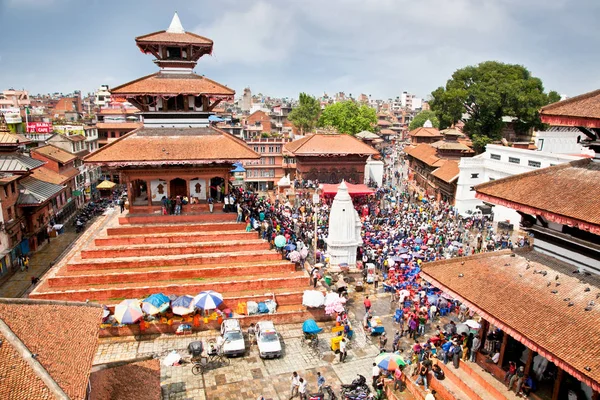 Kathmandu Nepal Mayo Multitud Nepaleses Locales Visitan Famosa Plaza Durbar —  Fotos de Stock
