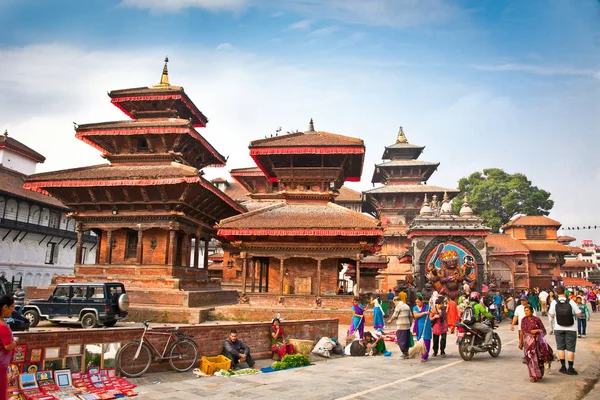 Kathmandu Nepal Maggio Una Folla Nepalesi Visita Famosa Piazza Durbar — Foto Stock