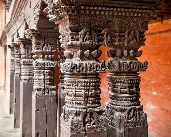 Pilares Madeira Esculpidos Mani Keshar Chowk Durbar Sqaure Patan Cidade — Fotografia de Stock