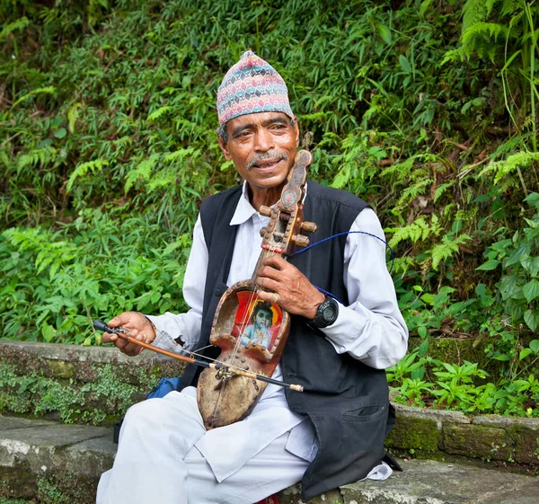 Pokhara May Unidentified Nepalese Playing Kind Fiddle Traditional Musical Instrument — 스톡 사진