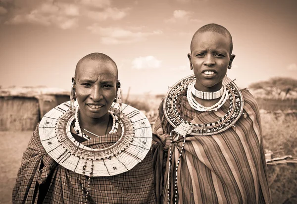 Tansania Afrika Februar 2014 Masai Frauen Mit Traditionellen Ornamenten Rückblick — Stockfoto