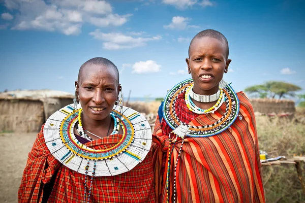 Tanzania Africa Febbraio 2014 Masai Donne Con Ornamenti Tradizionali Rassegna — Foto Stock