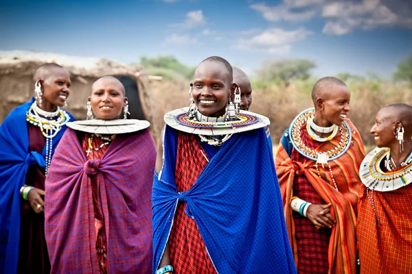 Tansania Afrika Februar 2014 Masai Frauen Mit Traditionellen Ornamenten Rückblick — Stockfoto