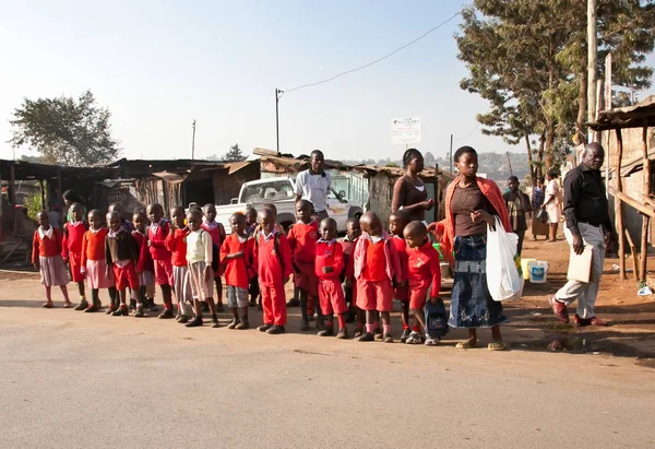 Nairobi Kenia Febrero 2014 Niños Que Viven Los Barrios Marginales — Foto de Stock