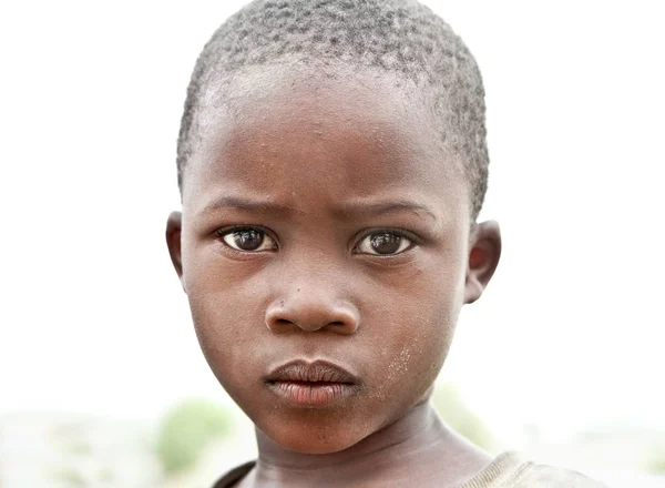 Afryka Tanzania Luty 2014 Niezidentyfikowany Dziewczyna Plemienia Masai Patrząc Aparatu — Zdjęcie stockowe
