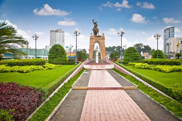 越南西贡Cho Ben Thanh的Tran Nguyen Han 纪念馆 — 图库照片