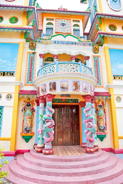 Porta Entrada Templo Cao Dai Minha Aldeia Tho Perto Cidade — Fotografia de Stock