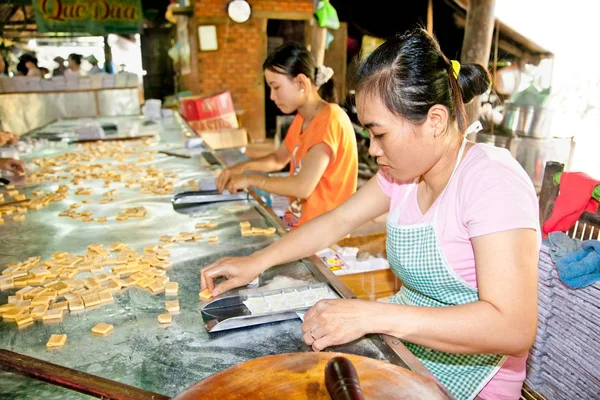 Ben Tre Vietnam Nov 2013 Fabricación Dulces Coco Que Dua —  Fotos de Stock