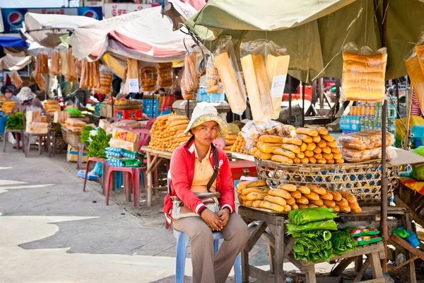 Neak Leung Cambodia Nov 2013 Vendeur Nourriture Rue Dans Rue — Photo