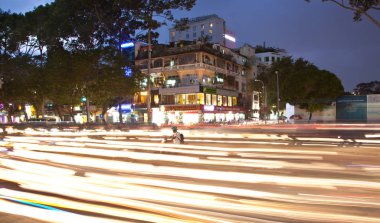 Saigon - 18 Kasım 2013: 18 Kasım 2013 akşamı Vietnam 'da Saigon' da trafik vardı. Saigon Vietnam 'daki en büyük şehirdir. Vietnam 'da en popüler ulaşım aracı motosiklettir..