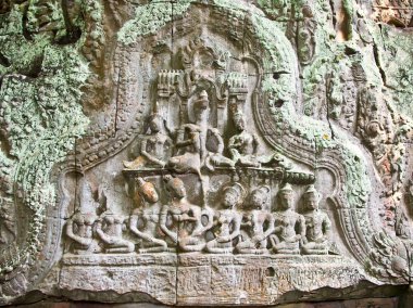 Siem Reap, Kamboçya 'daki Prasat Ta Prum Tapınağı' nın duvarına antik oyma.