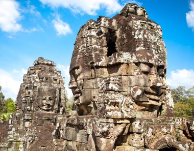 Ünlü gülümseme, Angkor Thom 'daki Prasat Bayon Tapınağı' nın heykelleri. Siem Reap, Kamboçya yakınlarında..