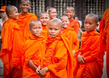  Angkor Wat, Kamboçya - 20 Kasım 2013: Angkor Wat kompleksinde Budist keşişler 20 Kasım 2013.Kamboçya. Angkor Wat önce bir Hindu, sonra Kamboçya 'da bir Budist tapınağı oldu..
