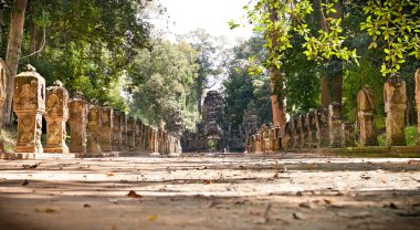 Preah Khan (ya da Kraliyet Kılıcı) Tapınağı 'nın giriş kapısı Angkor Wat' ta 12. yüzyıldan kalma, Siem Reap, Kamboçya yakınlarında..
