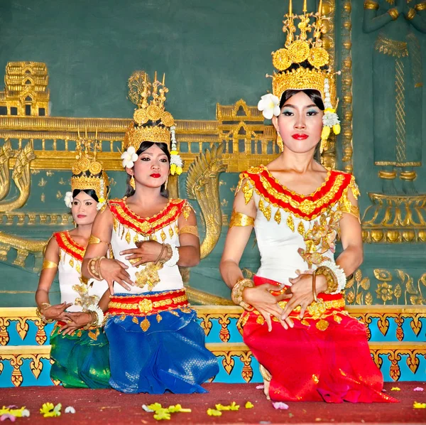 Siem Reap Καμπότζη Νοεμβρίου 2013 Κλασικοί Χορευτές Χμερ Που Παίζουν — Φωτογραφία Αρχείου