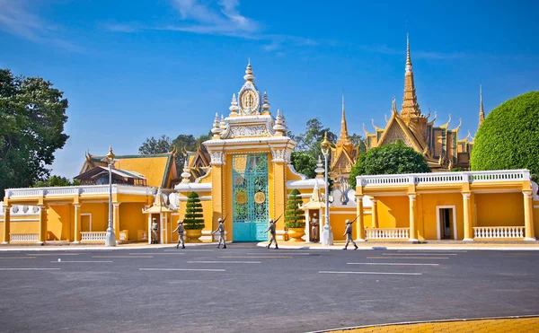 Phnom Penh Cambodia Dec 2013 Entrance Royal Palace Phnom Penh — стоковое фото