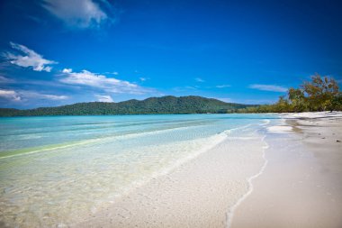 Kamboçya 'daki Koh Rong Samloem adasında güzel bir turkuaz plaj..