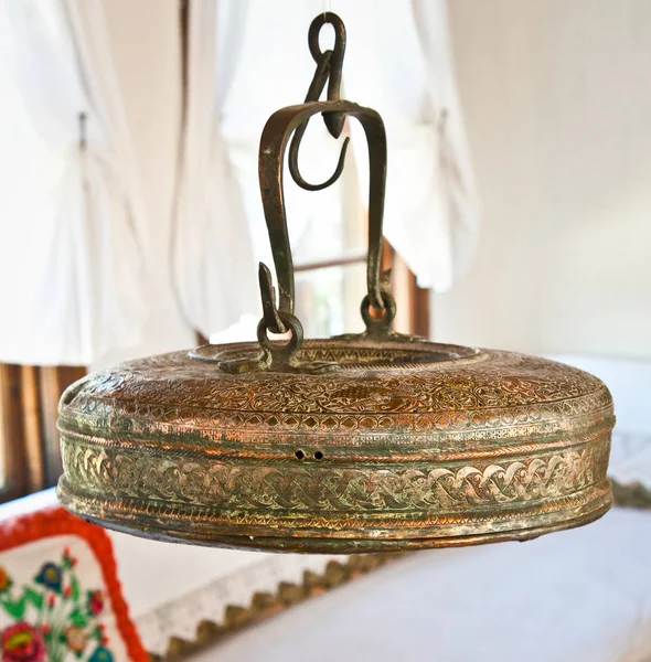 古老的铜茶壶在传统的阿尔巴尼亚人的房子 吉诺卡斯特 阿尔巴尼亚 — 图库照片