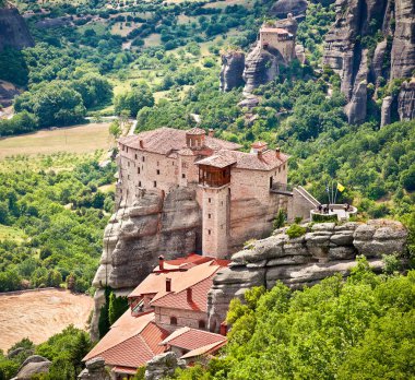 Yunanistan 'ın Trikala kentindeki Meteora manastırına panoramik bakış.