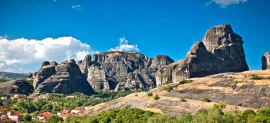 Yunanistan 'ın Trikala köyünde Meteora üzerine panoramik manzara.