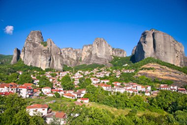 Yunanistan 'ın Meteora ve Trikala köylerinde güzel panoramik manzara.
