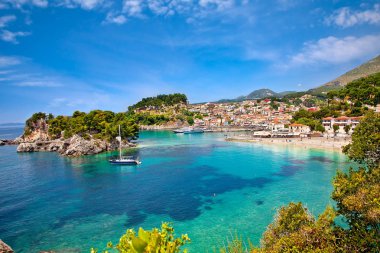 Yunanistan 'ın Parga şehrinin güzel panoramik manzarası.